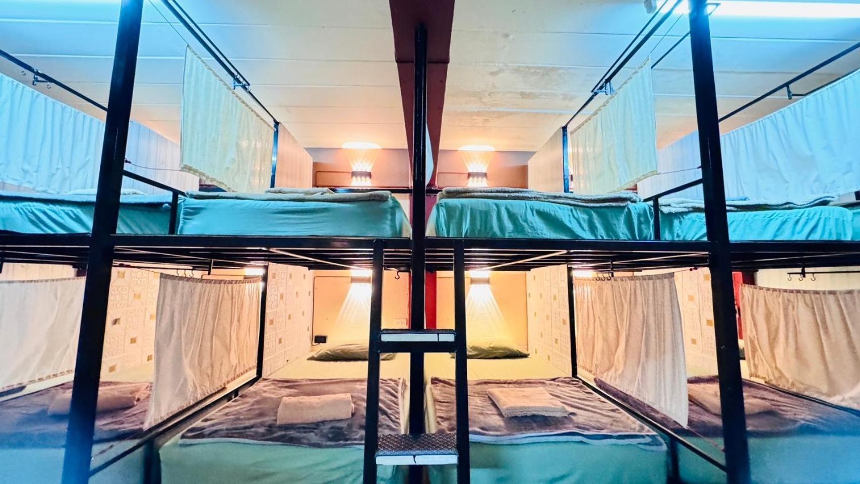 Stay At Moon Hostel 핫 린 외부 사진